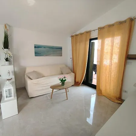 - Sleeps 4 - Pool - Parking Appartamento *