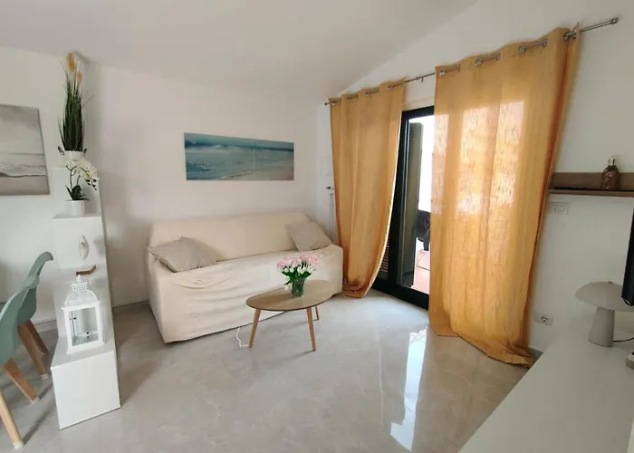 Apartamento - Sleeps 4 - Pool - Parking